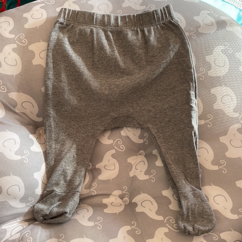 Baby bottom with footies
